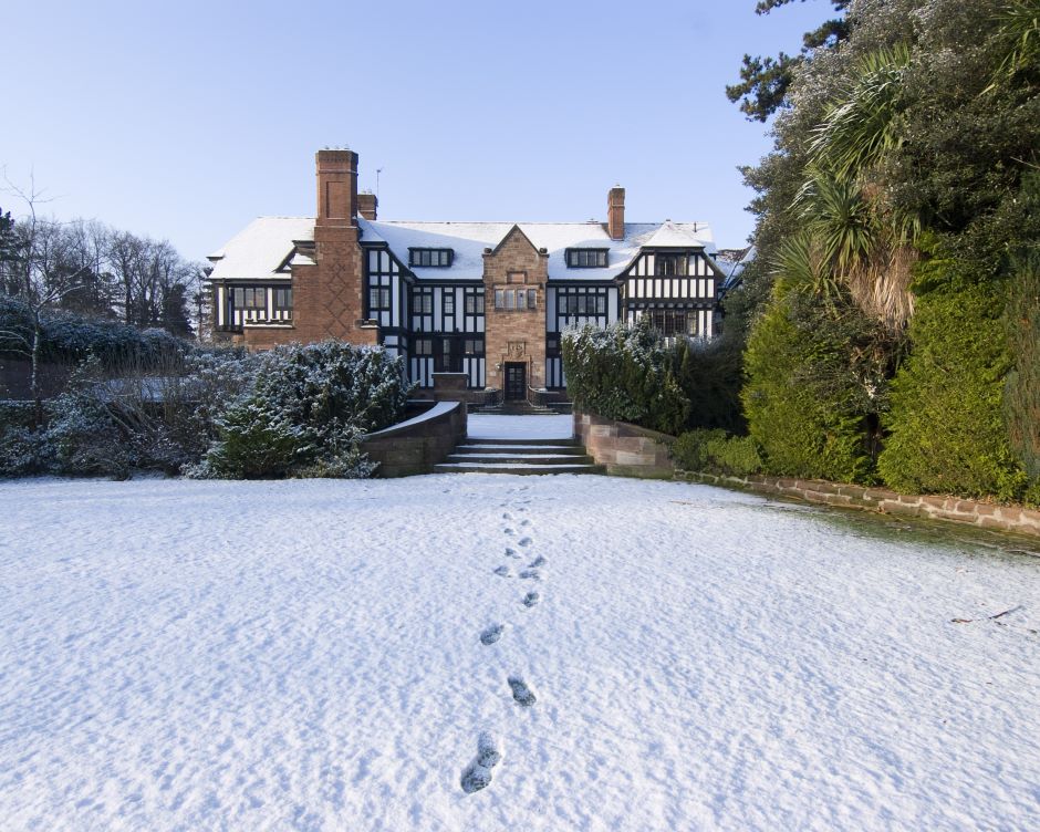 Inglewood Manor in the Snow